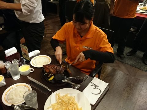 ステーキ甲子園　500グラムステーキ　ランクル専門店参戦